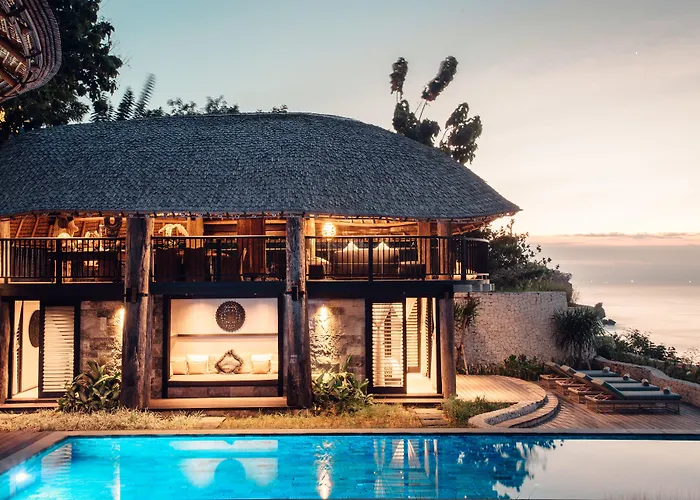 Suarga Padang Padang Resort 4*