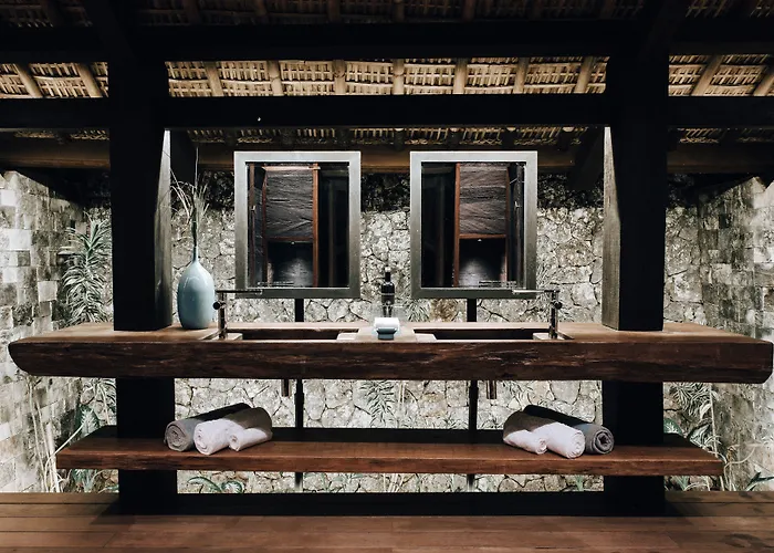 Suarga Padang Padang Resort Uluwatu (Bali)