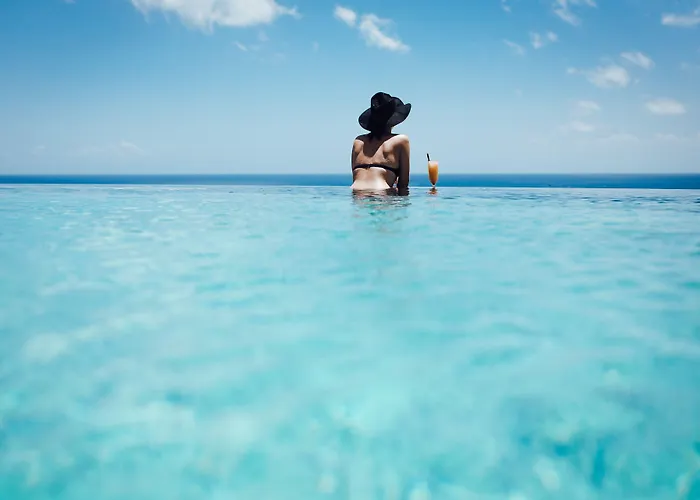 Suarga Padang Padang Resort 4*