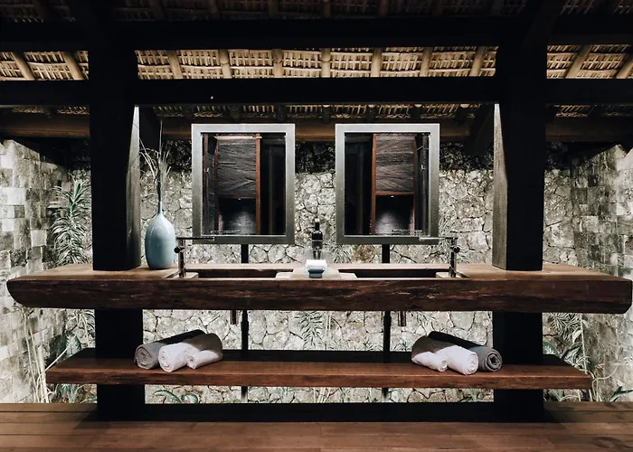 Suarga Padang Padang Resort 4*